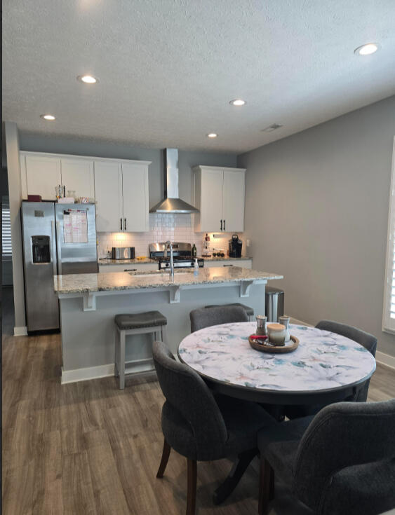 Shared Kitchen & Dinette